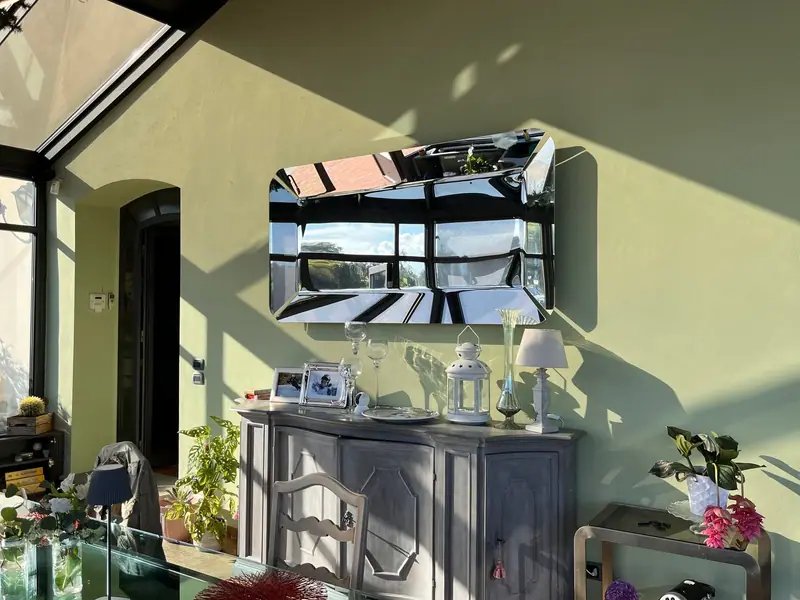 Frankie – Specchio rettangolare su lastra unica, Argento, ambientato
